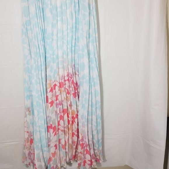 Besty & Adam gown - Picture 4 of 6